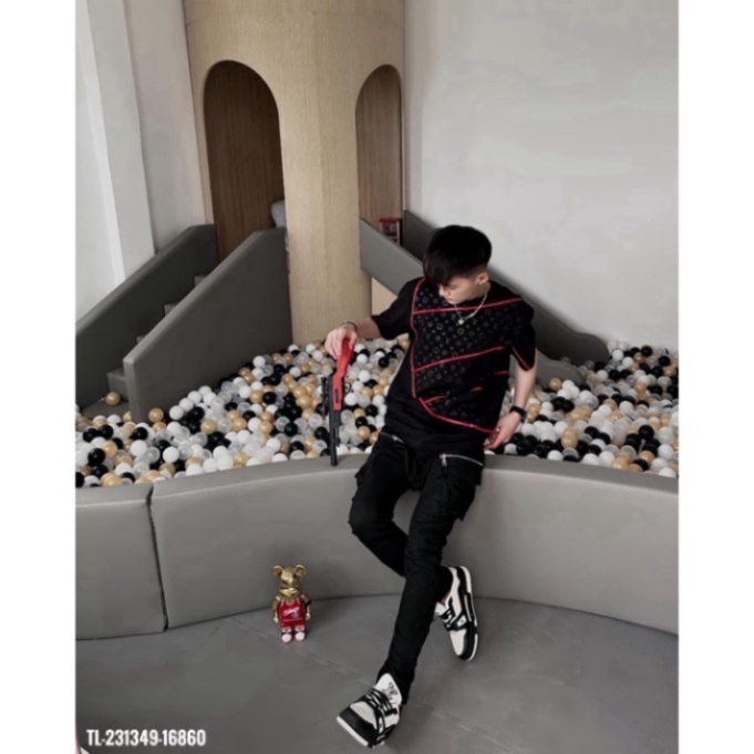 ÁO THUN LOUIS VUITON MONOGRAM , ÁO THUN LOGO SỌC CHÉO NAM NỮ UNISEX The.Peguin .TheStrawBerry