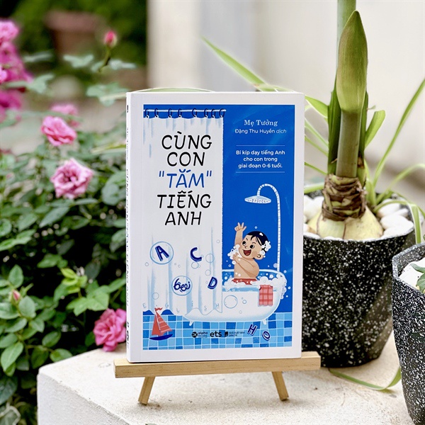 Sách - Cùng Con Tắm Tiếng Anh