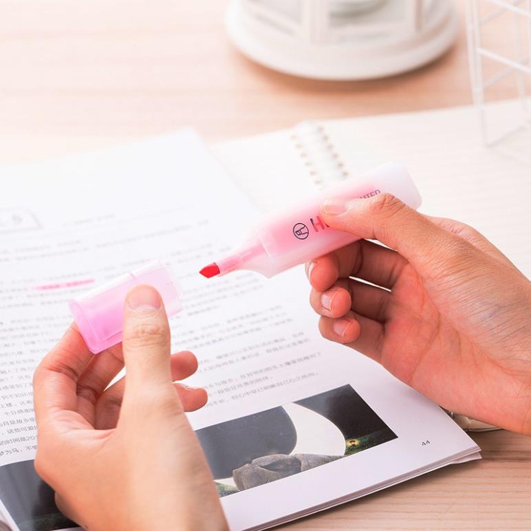 Bút Highlight Bút Nhớ Dòng Đánh Dấu Dạ Quang Take Note Ghi Chú Deli - Bút Highlighter Nhanh Khô - Màu Ngẫu Nhiên