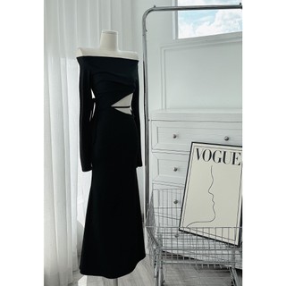 Đầm đen bẹt vai cutout eo Freesize Rin Store - SR175