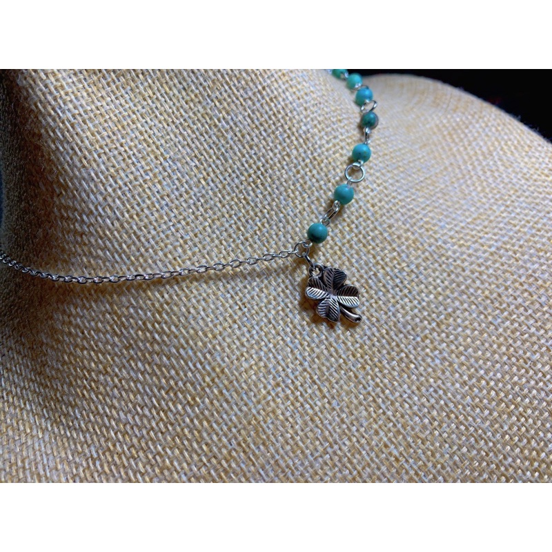 [handmade] choker đá Turquoise phối charm cỏ bốn lá