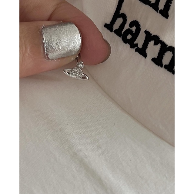 𝐯𝐞𝐥𝐯𝐞𝐭𝐩𝐢𝐧𝐤.𝐚𝐜𝐜🇰🇷 | Khuyên tai chốt bi vặn logo vivienne.westwood