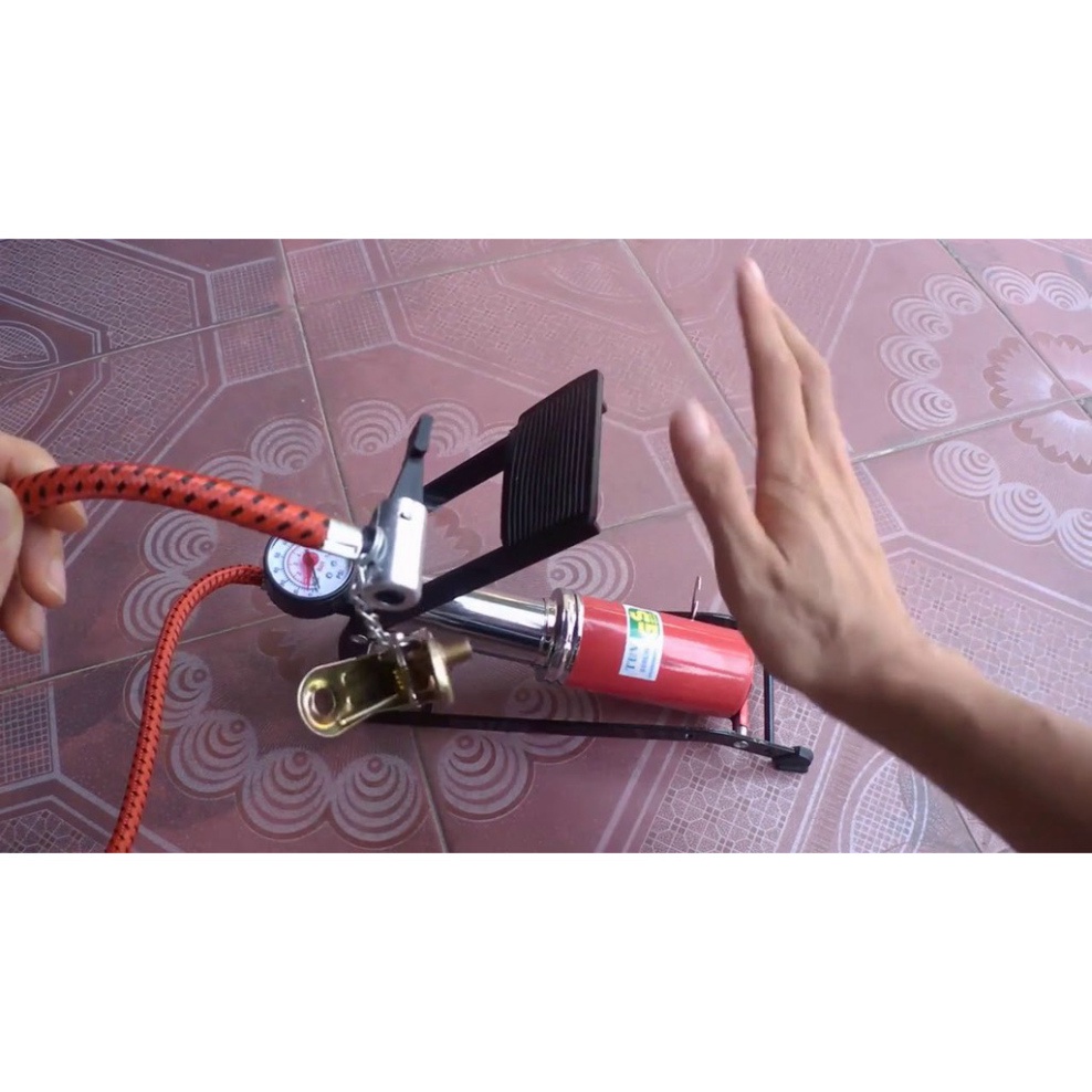 Bơm đạp chân mini dành cho mọi loại xe có đồng hồ hiển thị số kg hơi