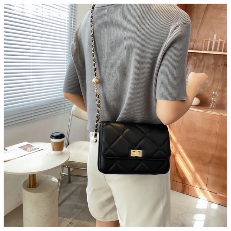 Túi đeo chéo nữ da mềm trần trám khoá xoay dây đeo da phối xích 686 Jellyshop