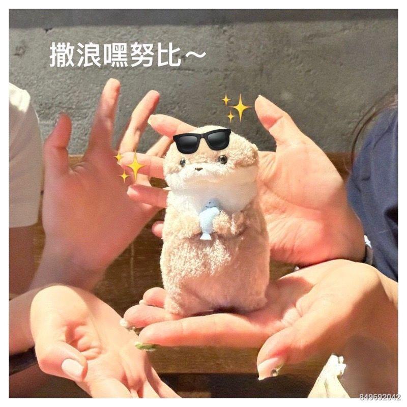 Con rái cá nhỏ dễ thương đang ôm cá Búp bê sang trọng Mặt dây chuyền Quà tặng búp bê Món quà sáng tạo dễ thương của Li C