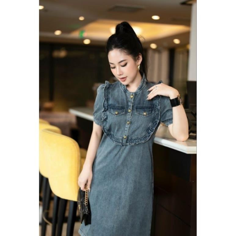 Hàng nhập - Đầm dáng suông jean viền bèo trước ngực, váy bò xuông tay ngắn cài nút trước [NNQB19723]