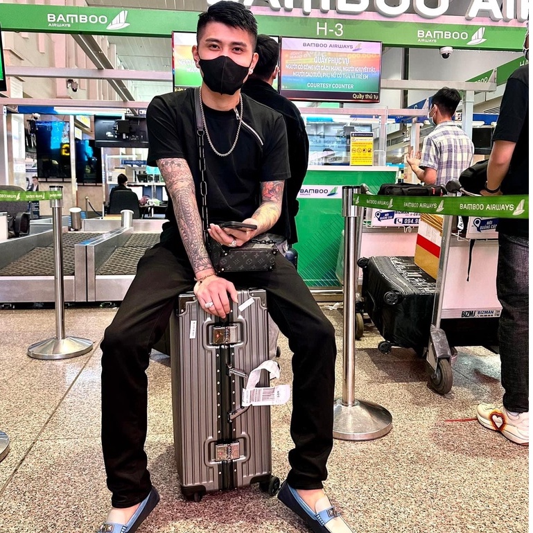 Áo Phông Nam Hót Tren Bùi Đạt Mix Khoá Cổ Cực Chất - Áo Thun Nam Nữ Dsq .Áo Đôi Nam Nữ