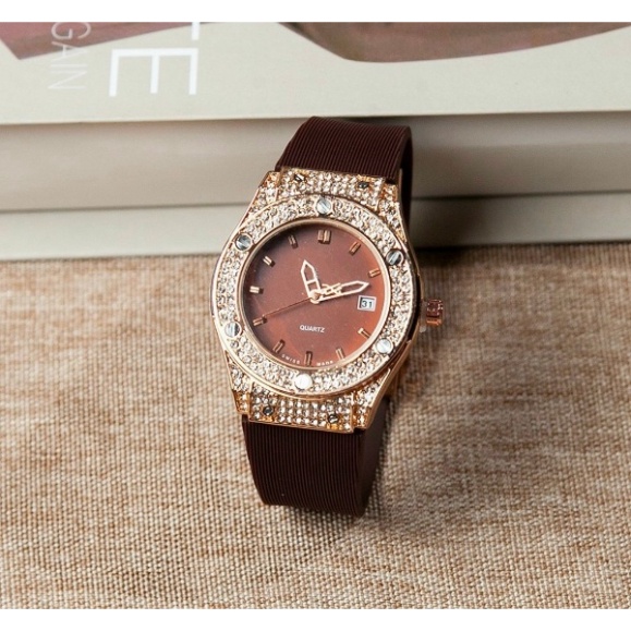 Đồng hồ nữ HBL mặt tròn đính viền đá dây cao su thơm vani cao cấp DHN601