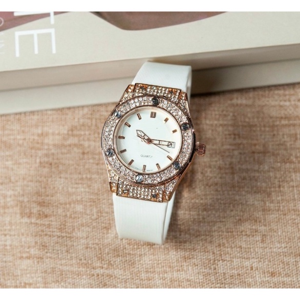 Đồng hồ nữ HBL mặt tròn đính viền đá dây cao su thơm vani cao cấp DHN601