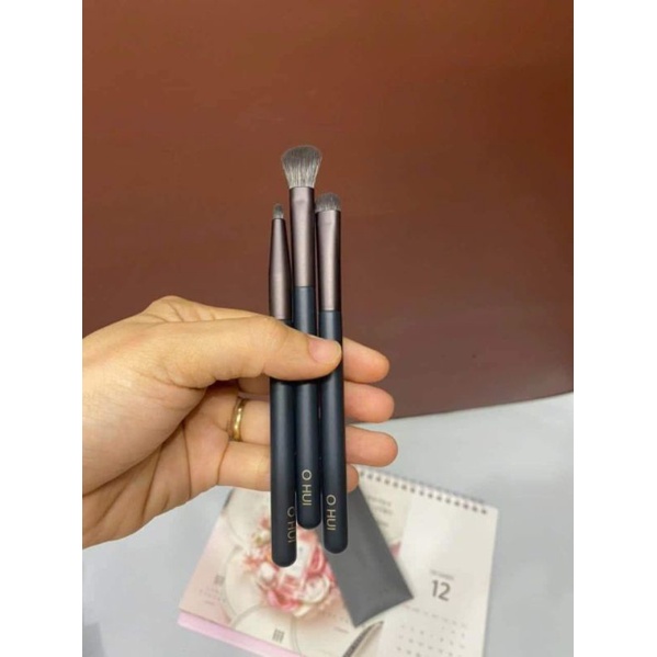 sét 3 Cọ trang điểm Ohui cho Mắt, Môi, Má