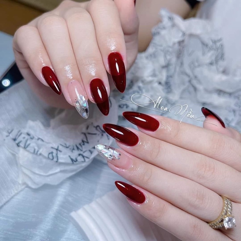 Nail box thiết kế thạch đỏ đá nhẹ