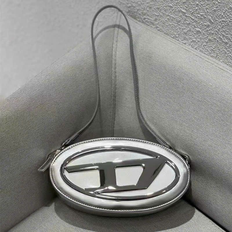 Túi Đeo Vai Chữ D - Đen Bạc (size 20cm)