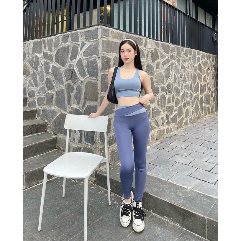 Áo phông nam nữ Tommy Hilfiger in vạch sọc đen trắng đỏ chữ kí quanh áo. Áo Thun Unisex Form Unisex Siêu Hot 2023