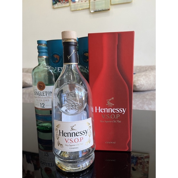 hennessy VSOP 1lít mẫu mới nắp gỗ trang trí quầy kệ tủ nhà cửa cao cấp sang trọng