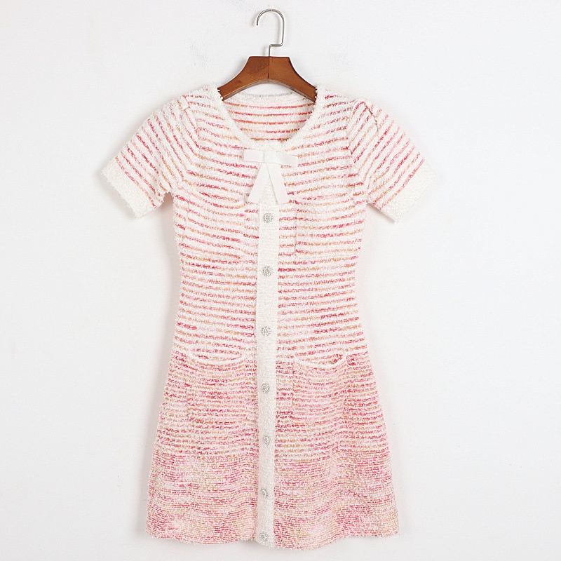 Đầm Mùa Hè 2022 Dáng Chữ A Tay Ngắn Màu Sắc Ngọt Ngào Phối Nút Đính Đá Kim Cương Cho Nữ