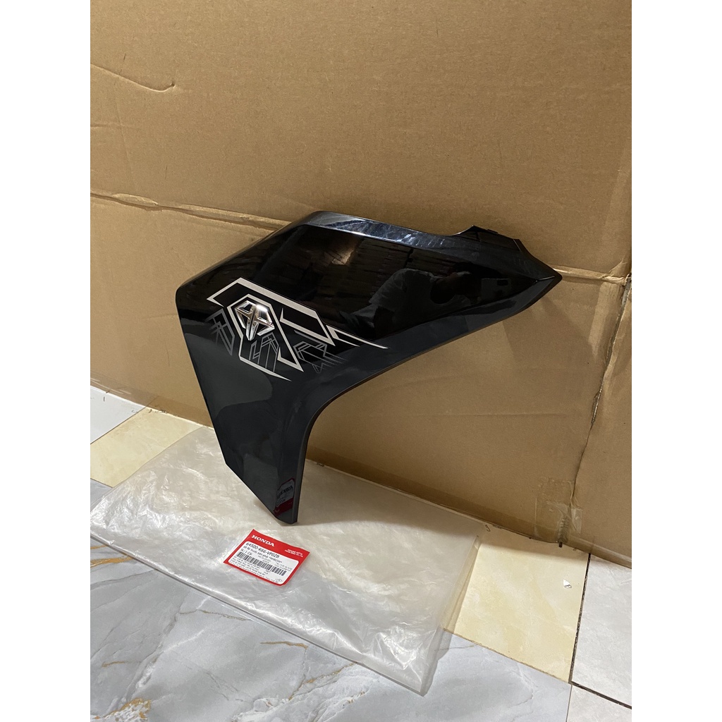 Cánh yếm bên phải | bửng yếm Air Blade 125  màu Đen bóng *NHB25M* chính hãng Honda