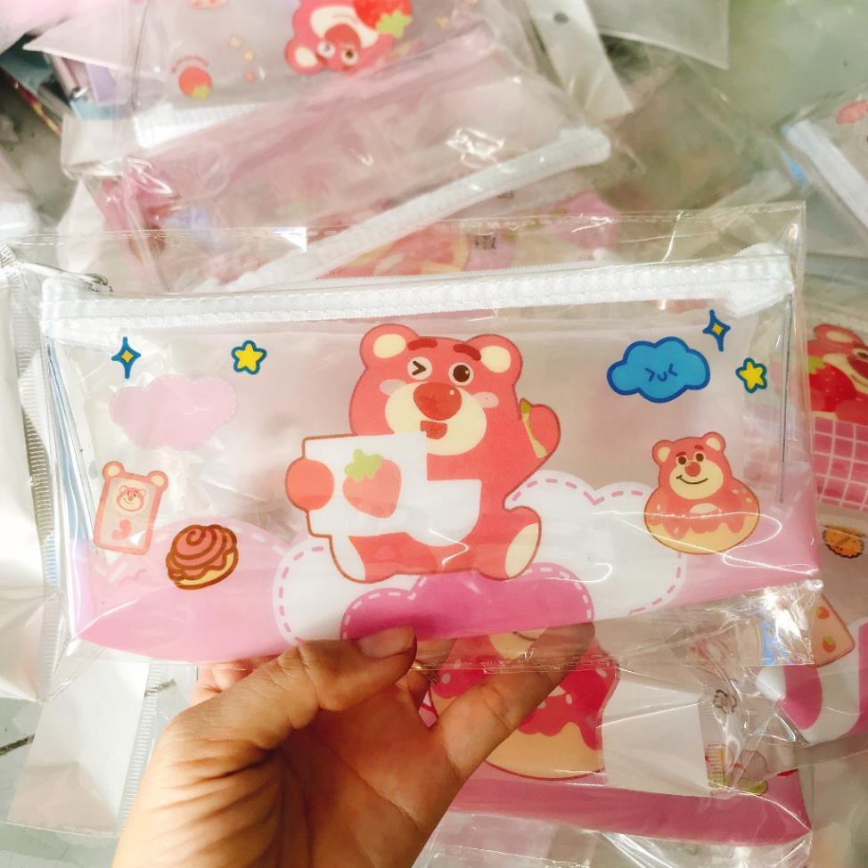 Hộp bút gấu dâu, bóp viết trong suốt gấu dâu cute