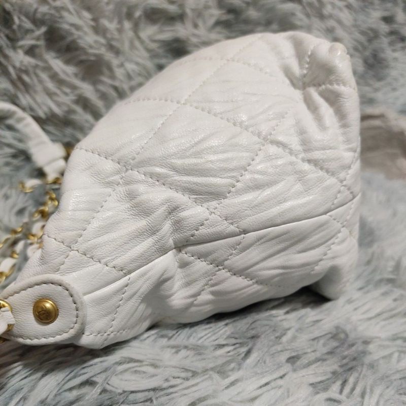 Túi si H81 tuyển Nhật hiệu CH*N*L hobo da bê nhăn size 24cmx15cmx12cm