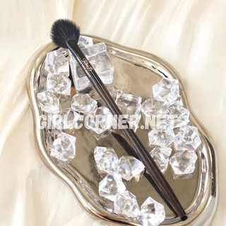 Cọ highlight dạng oval mini Feather B Black Highlighter Brush