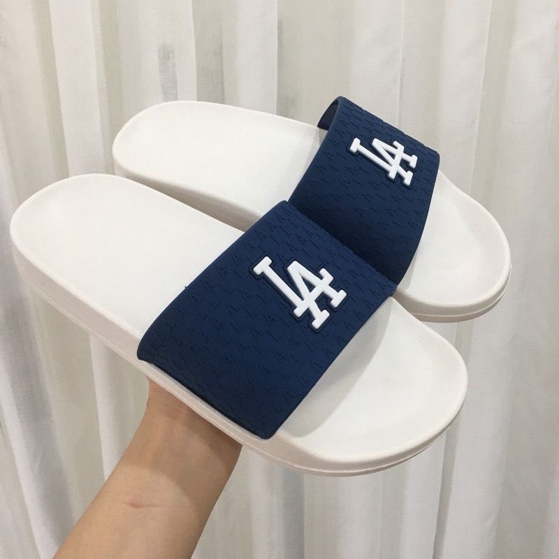 Dép Nam quai ngang chữ nổi LA cao câp -hot trend shopmen