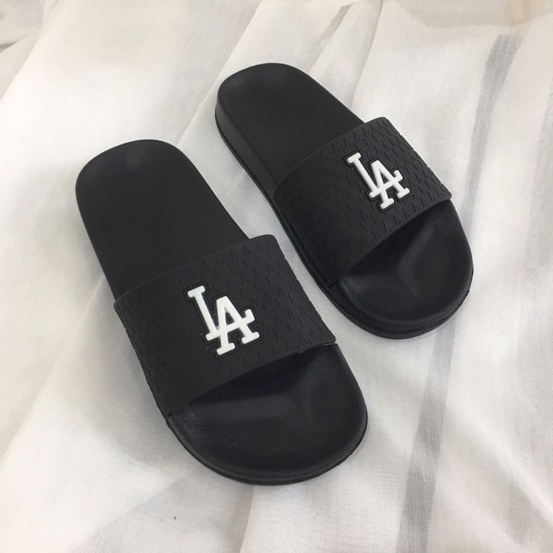 Dép Nam quai ngang chữ nổi LA cao câp -hot trend shopmen