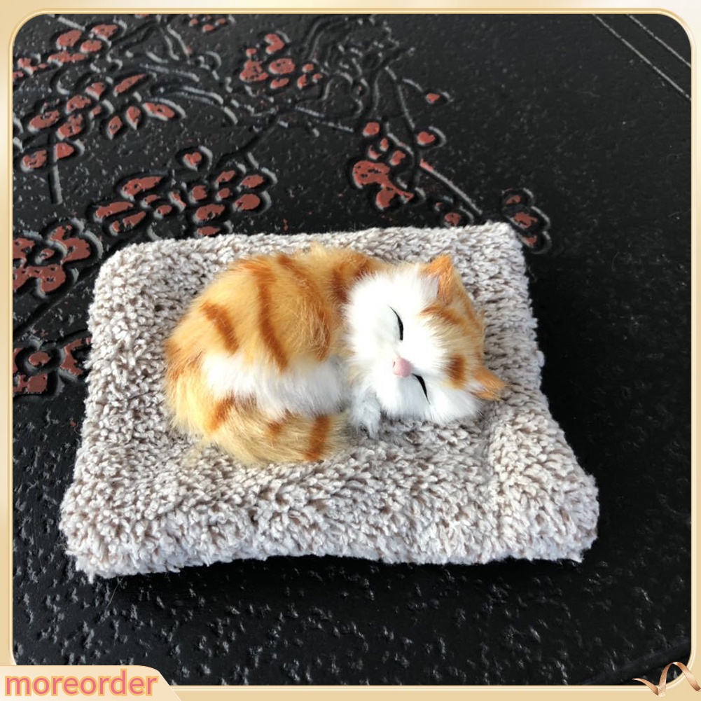 Thú nhồi bông than tre hoạt tính hình mèo con đang ngủ trang trí bảng điều khiển xe hơi