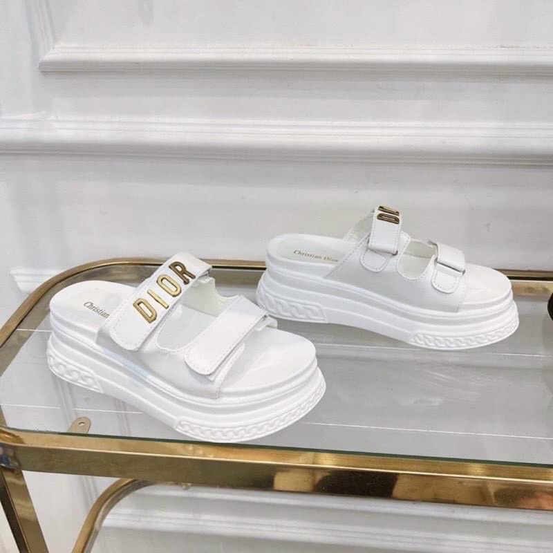 Dép Lê 7cm Xuồng Nâng Đế Cực Xinh Đế Bánh Mì Mẫu Siêu Hot Chất Da Xin  Nhẹ Cao Cấp Chắc Chắn 2 Màu Trắng Và Đen