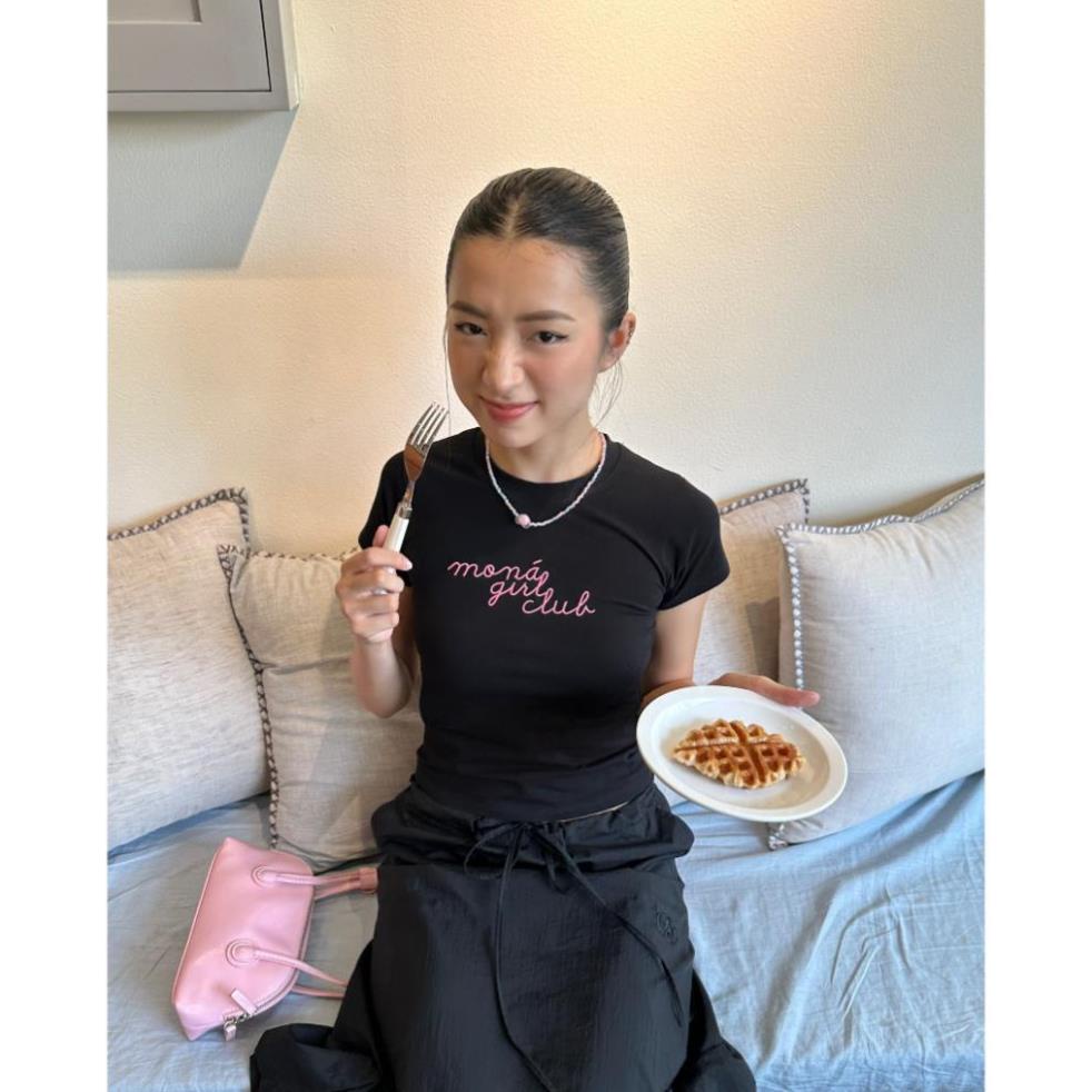 Áo thun baby tee form ôm Y2K MONÁ - PONYM, áo baby tee thun gân mona Localband.studio