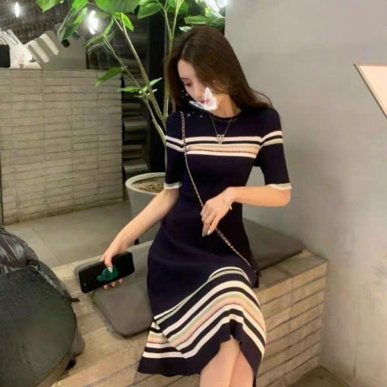 Hàng nhập - Đầm dáng xòe len kẻ ngang tay ngắn, váy len cổ tròn sang trọng