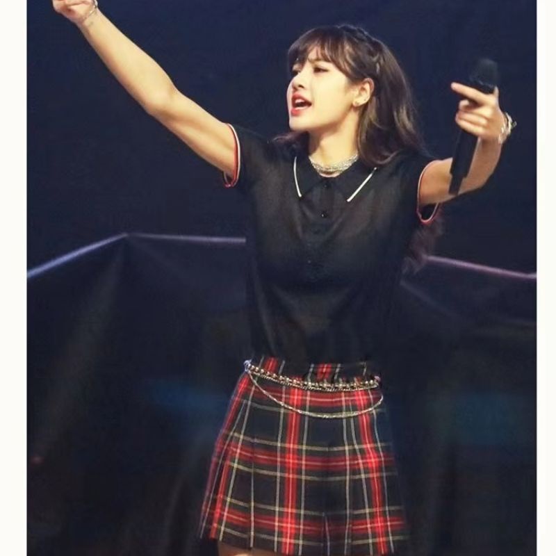 Set áo polo kèm chân váy kẻ sọc đỏ đen Lisa Blackpink