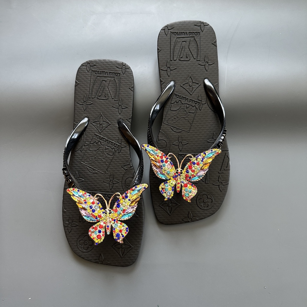 Dép kẹp xỏ ngón tông lào nữ LV đính charm Bớm thời trang, nhiều màu lựa chọn.