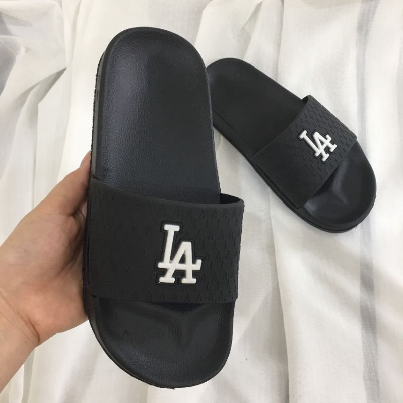 Dép Nam quai ngang chữ nổi LA cao câp -hot trend shopmen