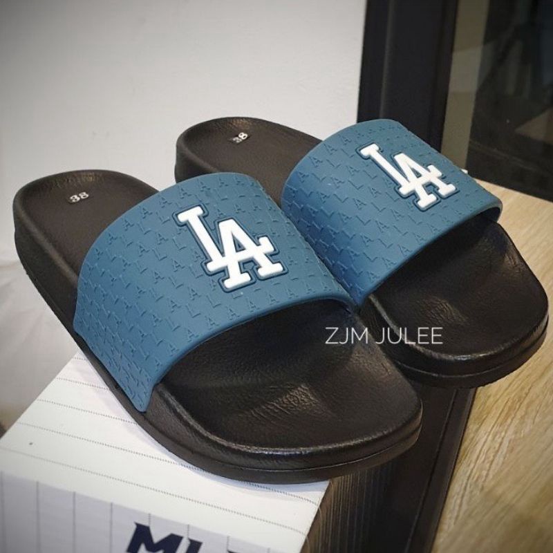 Dép Nam quai ngang chữ nổi LA cao câp -hot trend shopmen