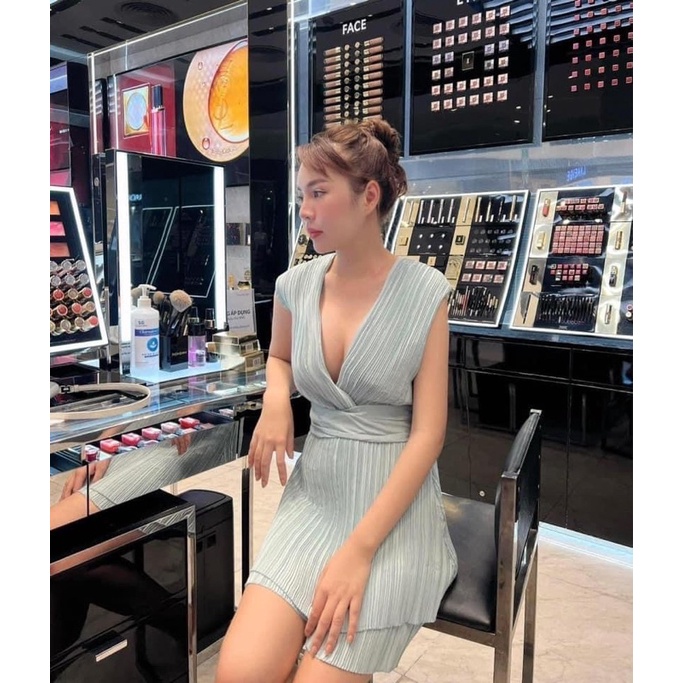 jumpsuit size s authentic, hoa nhí màu xanh siêu xinh lun, authentic, màu xanh _ trắng, form siêu đẹp lun nha, size s!!