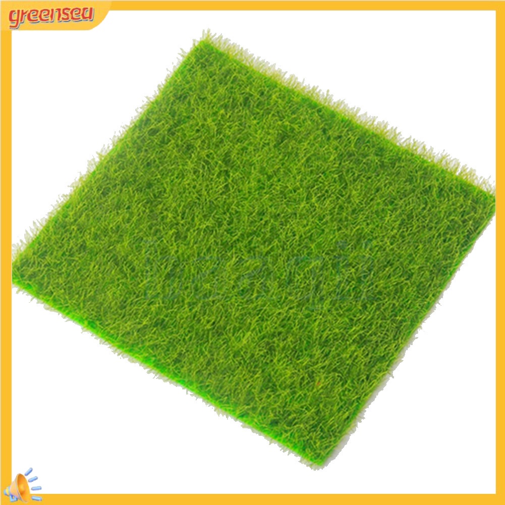 Thảm cỏ giả màu sắc tươi sáng dùng để trang trí sân vườn