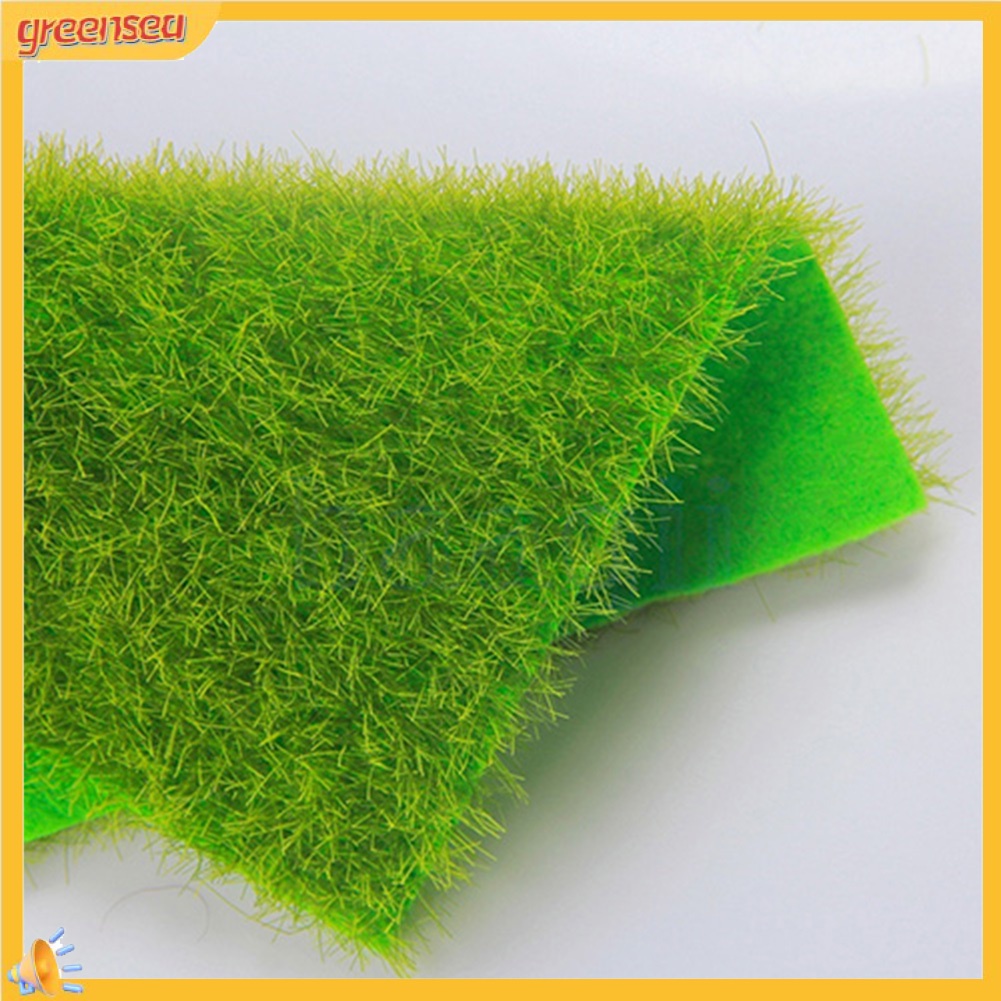 Thảm cỏ giả màu sắc tươi sáng dùng để trang trí sân vườn