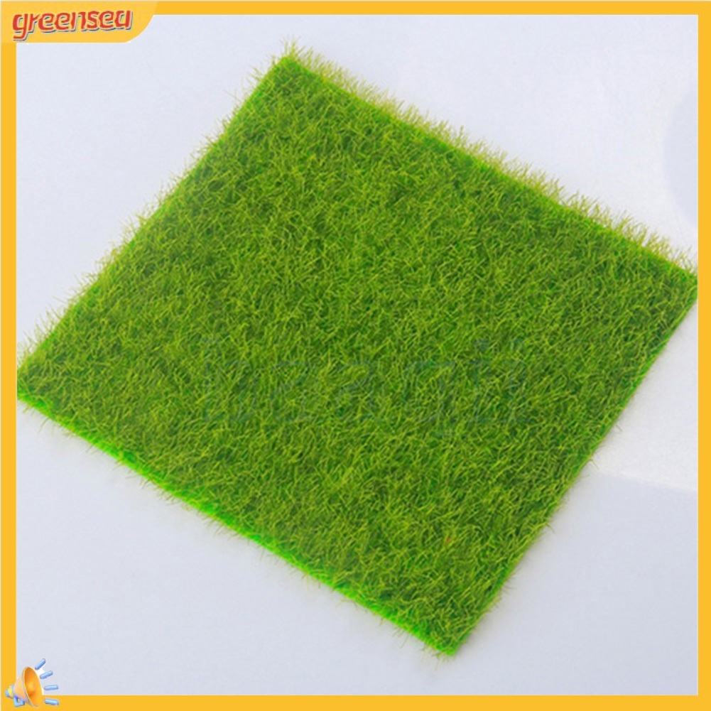 Thảm cỏ giả màu sắc tươi sáng dùng để trang trí sân vườn