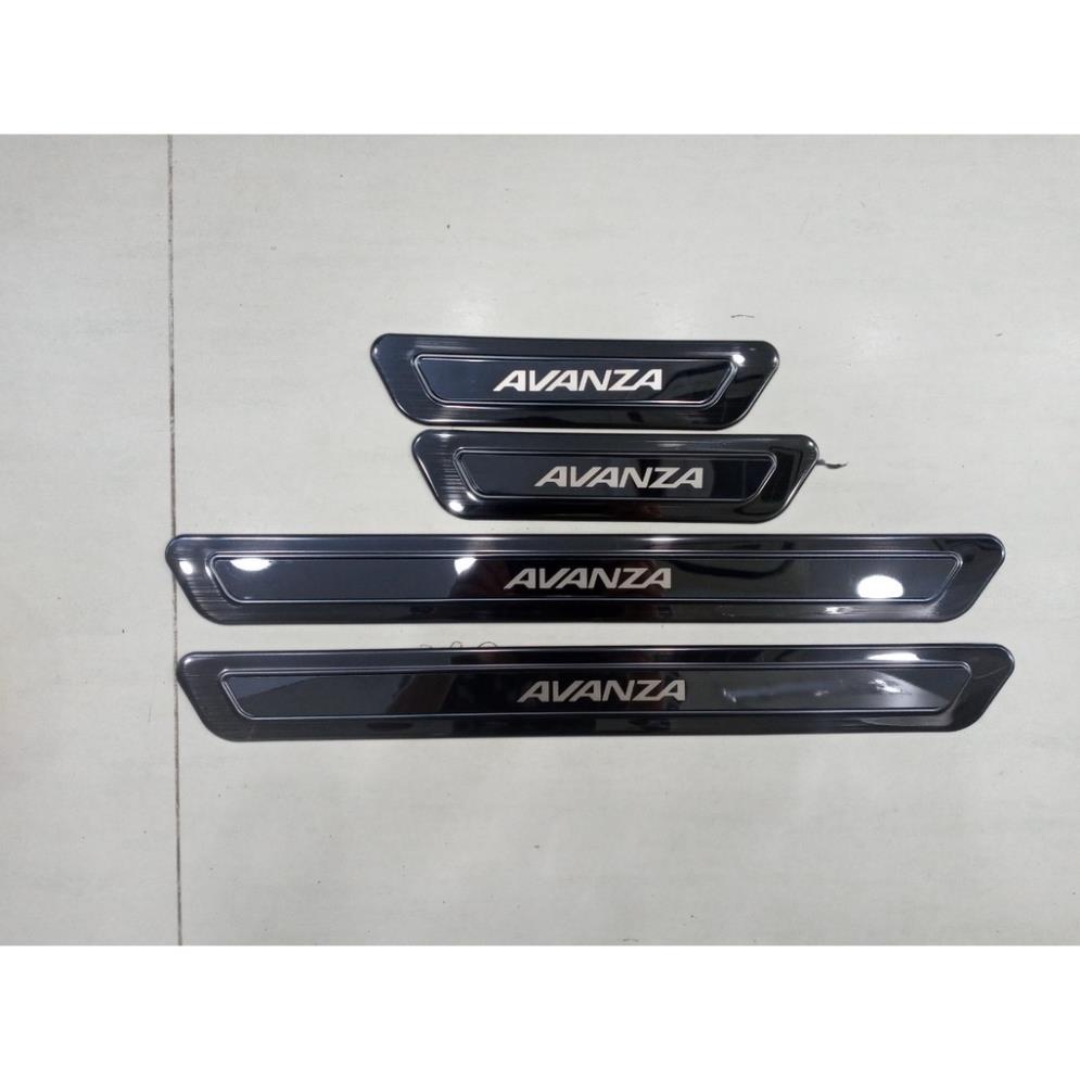 Ốp bậc cửa titan Toyota Avanza 2022