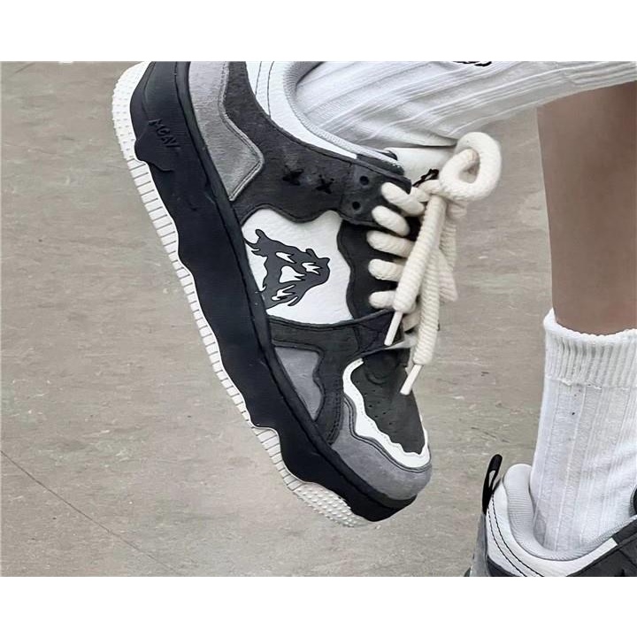 Giày Thể Thao Leo Núi In Hình Ngọn Lửa Phong Cách Retro Cho Cặp Đôi