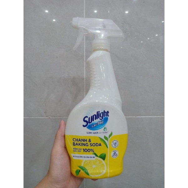 Nước lau bếp Sunlight chai 500ml.