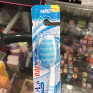 Bàn chải colgate mềm mảnh extra clean ( màu ngẫu nhiên )