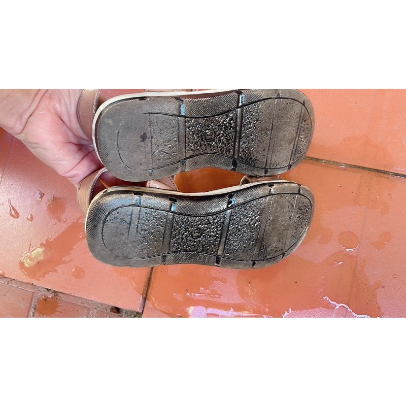 Thanh lý đôi dép xăng đan bé gái size 31 bé 5-7 tuổi used