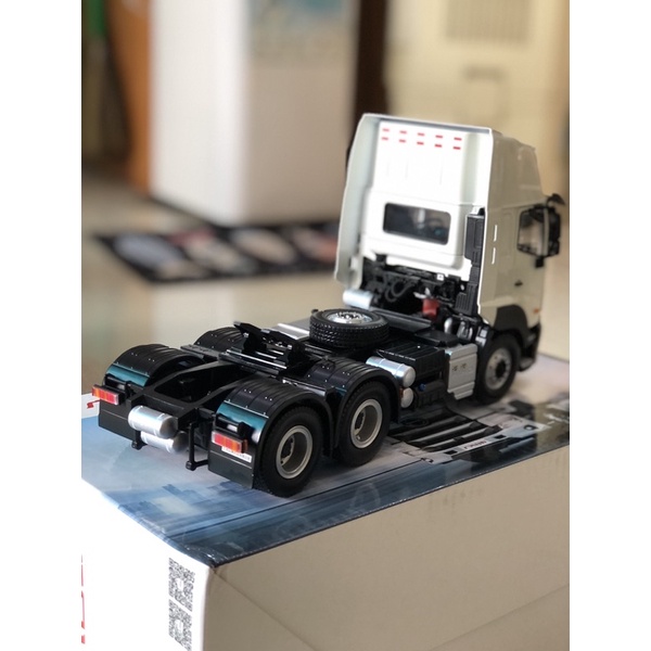 Mô hình xe tải xe đầu kéo container Hino 700 tỷ lệ 1/24 kim loại
