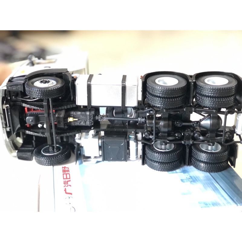 Mô hình xe tải xe đầu kéo container Hino 700 tỷ lệ 1/24 kim loại