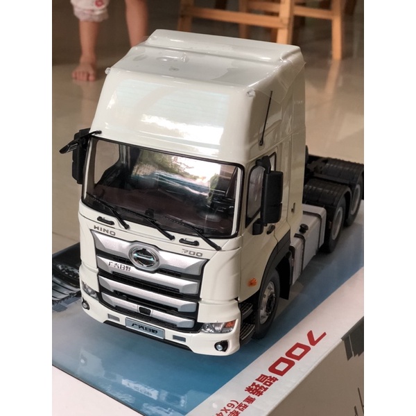 Mô hình xe tải xe đầu kéo container Hino 700 tỷ lệ 1/24 kim loại