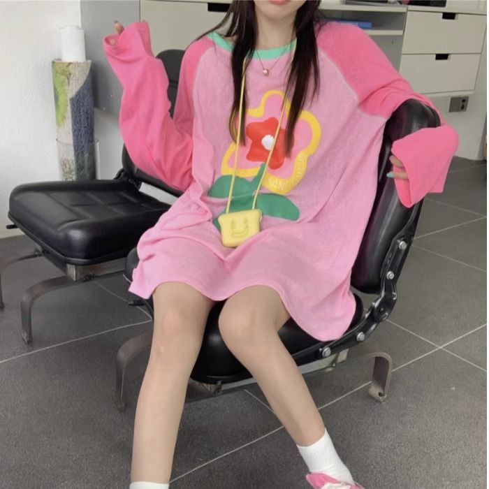 Áo Thun Tay Dài Dáng Rộng Vải Lụa Lạnh Mỏng In Hoạt Hình Phối Màu Tương Phản Thời Trang Cho Nữ