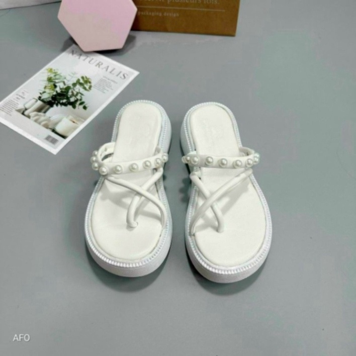 Dép Sandal Nữ Xỏ Ngón Dây Dính Hạt Ngọc Cao 3 Phân Mã S1775 . . .