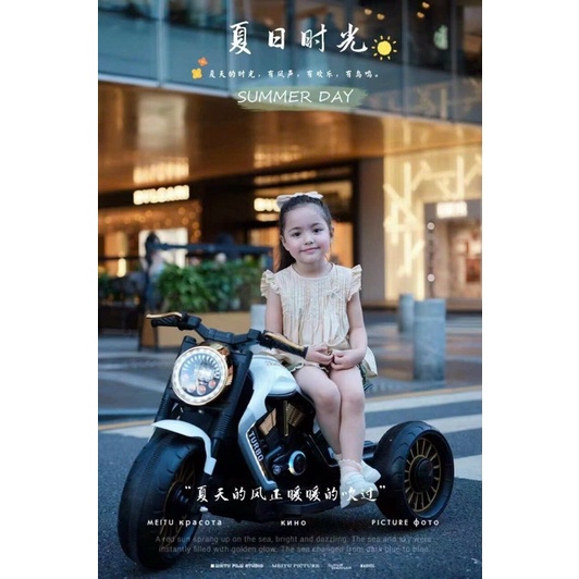 Xe máy 3 bánh, 2 chỗ ngồi cho bé
