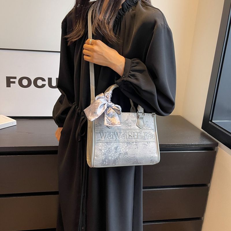 Túi Xách Đeo Vai Thêu Họa Tiết Thời Trang Pháp Sang Trọng Dành Cho Nữ 2023