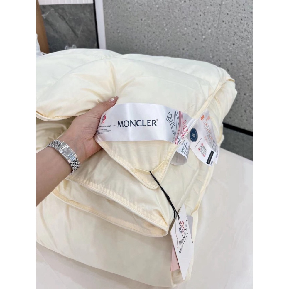 Ruột Chăn Lông Vũ 100% Moncler Hilton Nhẹ Nhàng Ấm Áp .